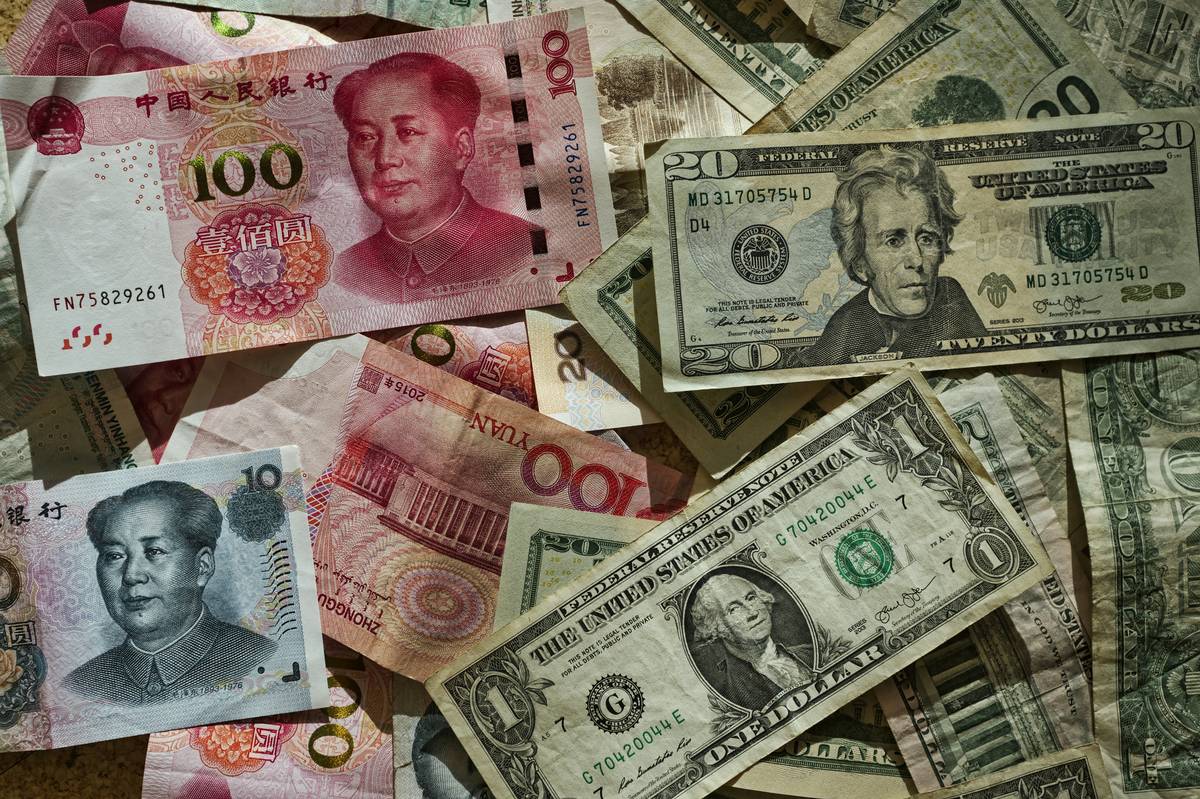 Digital dashboard showing foreign exchange insurance coverage tracking real-time currency rates